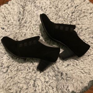Super cute ankle boots